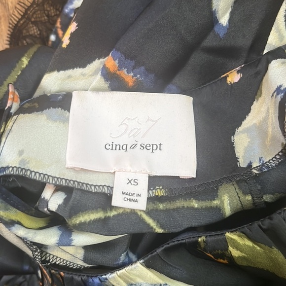 5à7 Cinq a Sept Woman’s Floral Silk Top Size XS - Picture 3 of 7